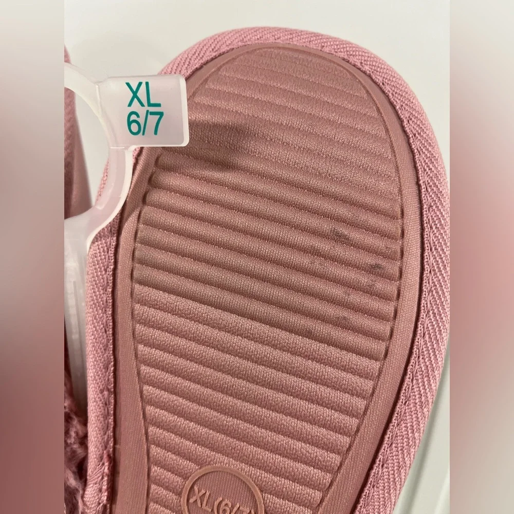 NWT Cat & Jack Super Soft Faux Fur Slippers in Metallic Pink - Size 6/7 (Kids)